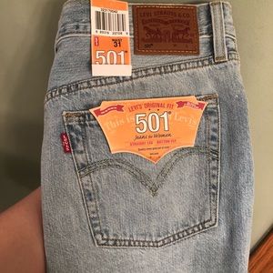 BRAND NEW!! Levi semi- high waisted shorts